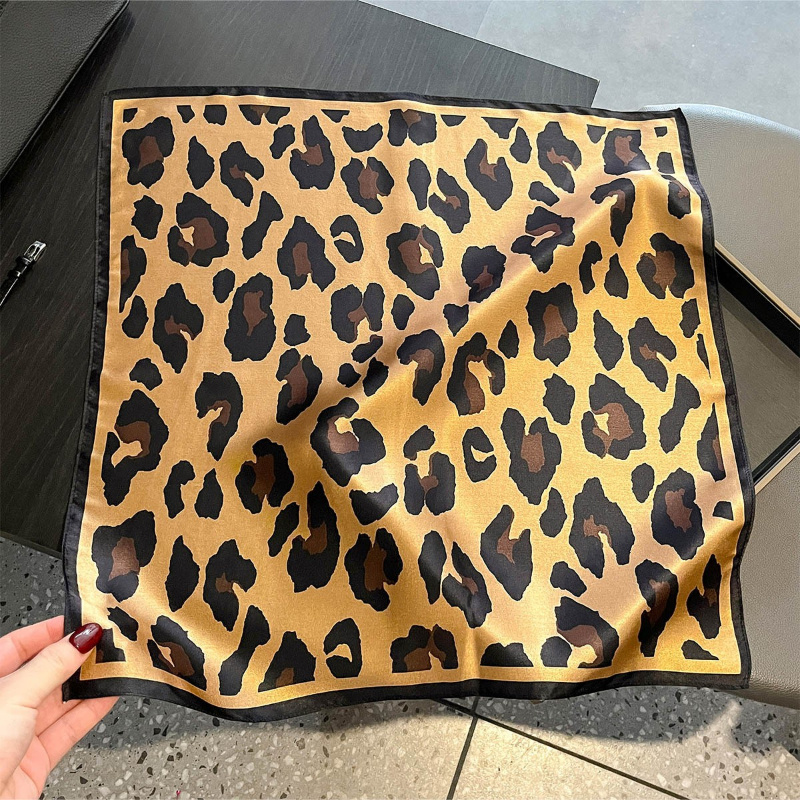 100% Silk Square Scarf Leopard - đánh giá và giá Face Scarf Mask