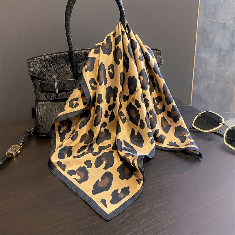 100% Silk Square Scarf Leopard - đánh giá và giá Face Scarf Mask